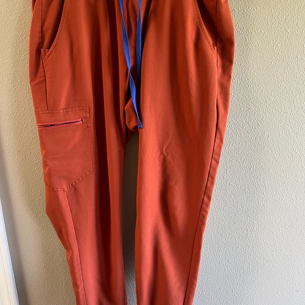 FIGS Zamora Jogger Tall Auburn